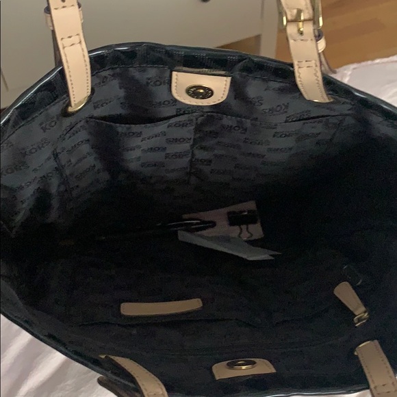 Michael Kors tote - Picture 4 of 5